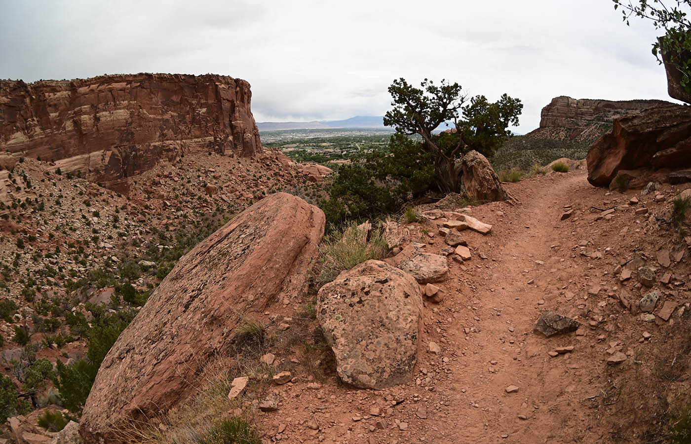 Monument Canyon Trailhead in Grand Junction Colorado National Monument hiking trail in Grand Junction CO with canyon views and desert landscape